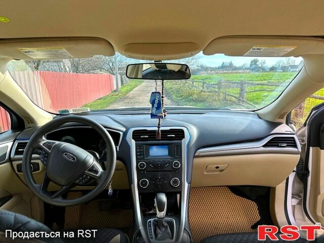 Белый Форд Фьюжн, объемом двигателя 2.5 л и пробегом 114 тыс. км за 10500 $, фото 5 на Automoto.ua