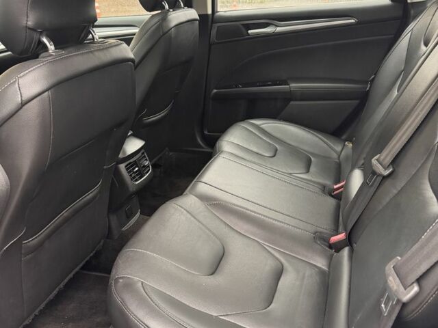 Білий Форд Фьюжен, об'ємом двигуна 2 л та пробігом 157 тис. км за 10200 $, фото 4 на Automoto.ua