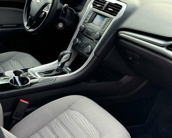 Білий Форд Фьюжен, об'ємом двигуна 2.49 л та пробігом 180 тис. км за 9800 $, фото 13 на Automoto.ua