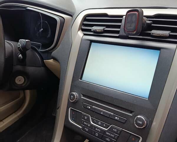 Белый Форд Фьюжн, объемом двигателя 2.5 л и пробегом 145 тыс. км за 10700 $, фото 29 на Automoto.ua