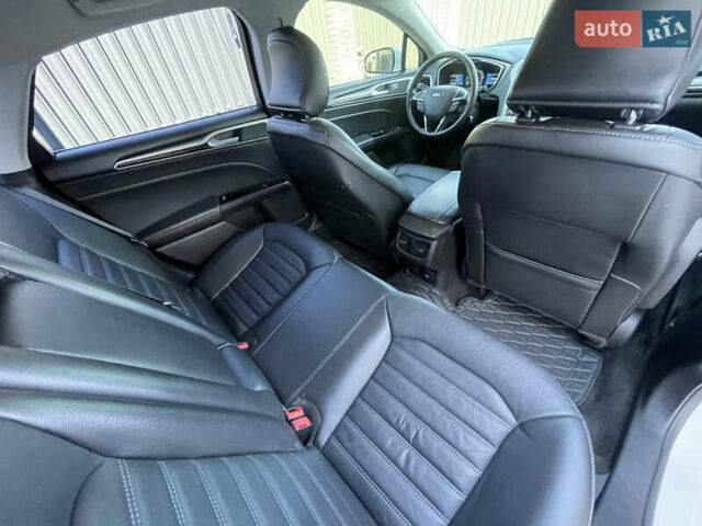 Білий Форд Фьюжен, об'ємом двигуна 2 л та пробігом 180 тис. км за 11400 $, фото 22 на Automoto.ua