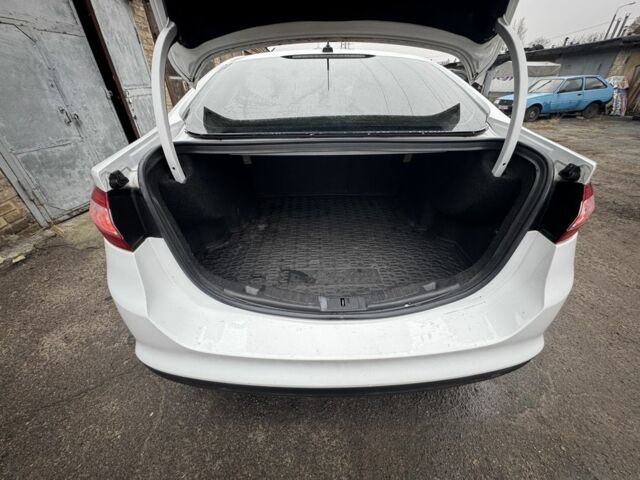 Білий Форд Фьюжен, об'ємом двигуна 1.5 л та пробігом 204 тис. км за 8000 $, фото 11 на Automoto.ua