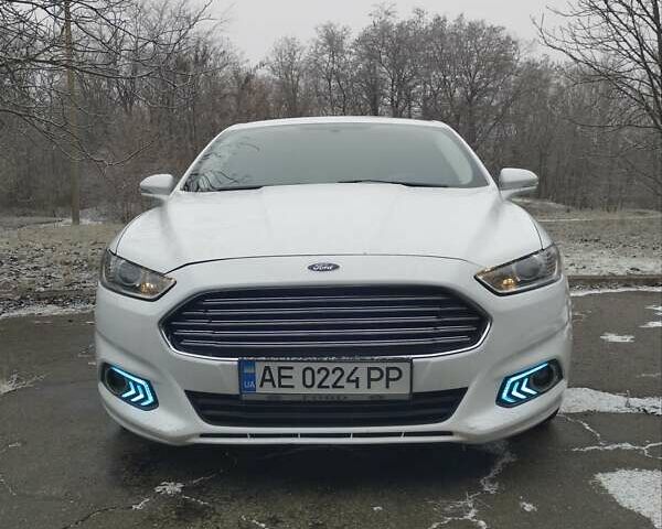 Белый Форд Фьюжн, объемом двигателя 2.5 л и пробегом 130 тыс. км за 11000 $, фото 2 на Automoto.ua
