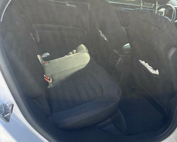 Форд Фьюжен 2015 у Львові на Automoto.ua Білий Форд Фьюжен, об'ємом двигуна 2 л та пробігом 200 тис. км за 9500 $, фото 8 на Automoto.ua