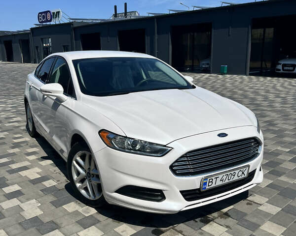 Форд Фьюжн 2015 в Полтаве на Automoto.ua Белый Форд Фьюжн, объемом двигателя 2.49 л и пробегом 210 тыс. км за 10200 $, фото 1 на Automoto.ua