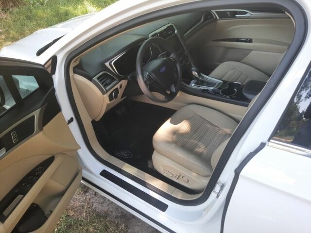 Белый Форд Фьюжн, объемом двигателя 2.5 л и пробегом 77 тыс. км за 13000 $, фото 6 на Automoto.ua
