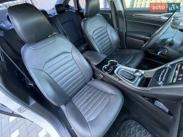 Білий Форд Фьюжен, об'ємом двигуна 2 л та пробігом 180 тис. км за 11400 $, фото 23 на Automoto.ua