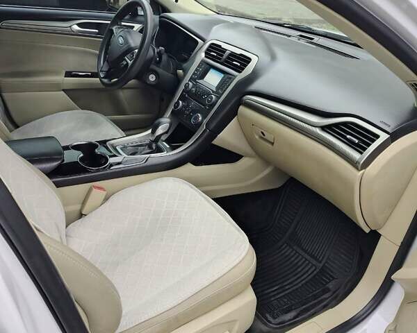 Білий Форд Фьюжен, об'ємом двигуна 2.49 л та пробігом 130 тис. км за 11300 $, фото 12 на Automoto.ua