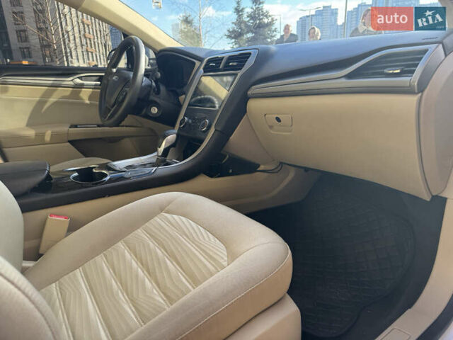 Білий Форд Фьюжен, об'ємом двигуна 2.49 л та пробігом 199 тис. км за 8900 $, фото 7 на Automoto.ua