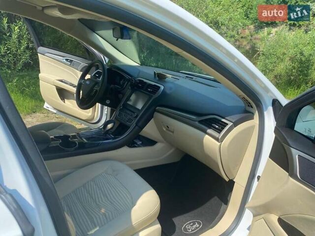 Білий Форд Фьюжен, об'ємом двигуна 2.5 л та пробігом 64 тис. км за 11300 $, фото 2 на Automoto.ua