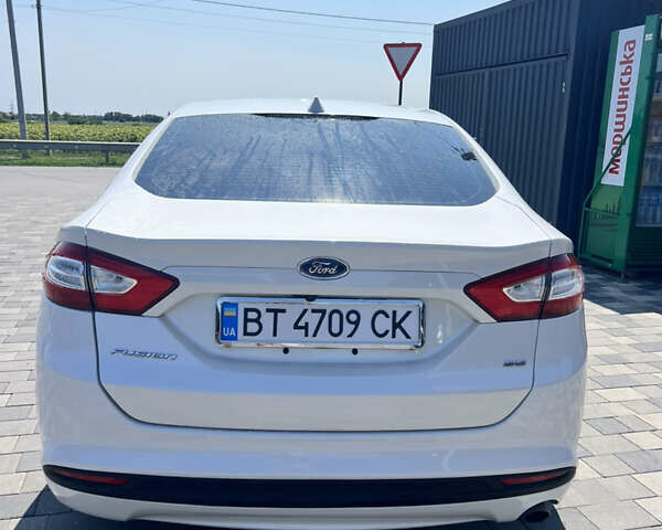 Форд Фьюжн 2015 в Полтаве на Automoto.ua Белый Форд Фьюжн, объемом двигателя 2.49 л и пробегом 210 тыс. км за 10200 $, фото 5 на Automoto.ua