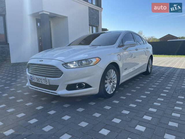 Білий Форд Фьюжен, об'ємом двигуна 2 л та пробігом 180 тис. км за 11400 $, фото 1 на Automoto.ua