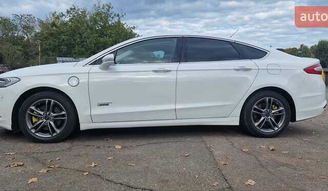 Білий Форд Фьюжен, об'ємом двигуна 2 л та пробігом 130 тис. км за 14900 $, фото 21 на Automoto.ua