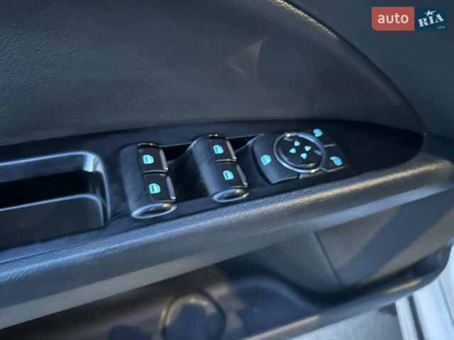 Білий Форд Фьюжен, об'ємом двигуна 2 л та пробігом 203 тис. км за 11500 $, фото 13 на Automoto.ua