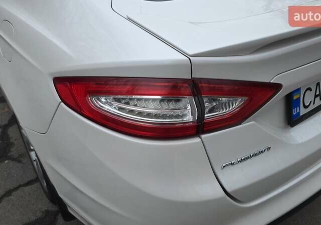 Білий Форд Фьюжен, об'ємом двигуна 2.49 л та пробігом 241 тис. км за 9400 $, фото 16 на Automoto.ua