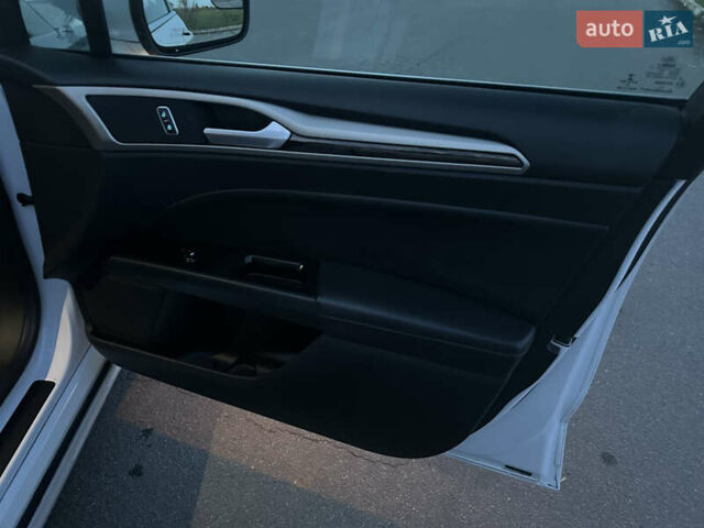 Білий Форд Фьюжен, об'ємом двигуна 2 л та пробігом 203 тис. км за 11500 $, фото 19 на Automoto.ua
