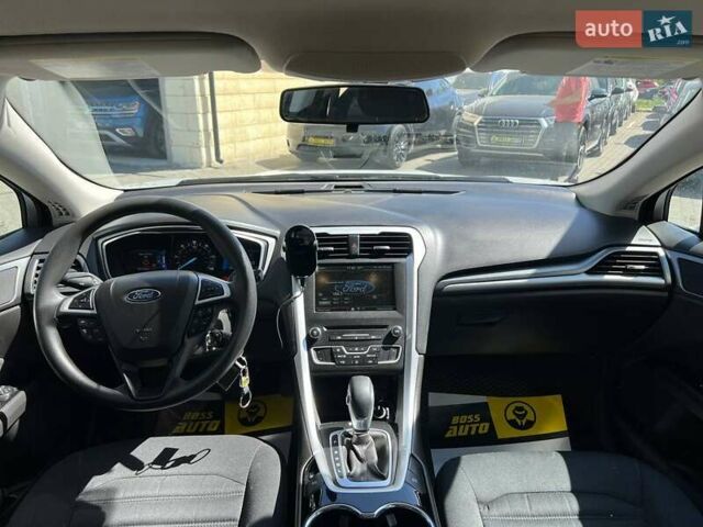 Білий Форд Фьюжен, об'ємом двигуна 2 л та пробігом 75 тис. км за 12900 $, фото 7 на Automoto.ua
