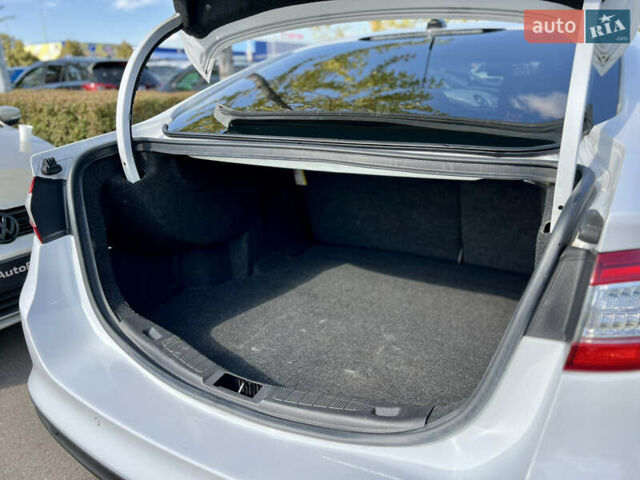 Білий Форд Фьюжен, об'ємом двигуна 2.49 л та пробігом 201 тис. км за 9300 $, фото 42 на Automoto.ua