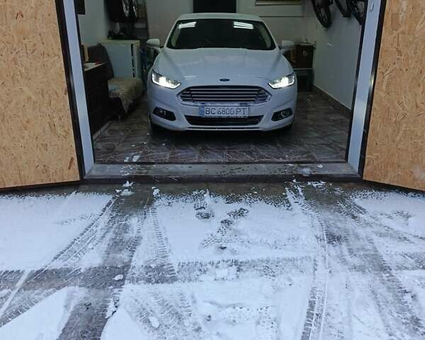 Белый Форд Фьюжн, объемом двигателя 2 л и пробегом 215 тыс. км за 10550 $, фото 3 на Automoto.ua