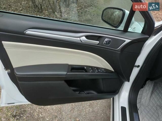 Белый Форд Фьюжн, объемом двигателя 2 л и пробегом 240 тыс. км за 10800 $, фото 13 на Automoto.ua