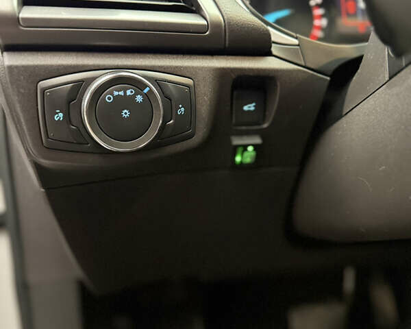 Белый Форд Фьюжн, объемом двигателя 2.5 л и пробегом 185 тыс. км за 8900 $, фото 9 на Automoto.ua