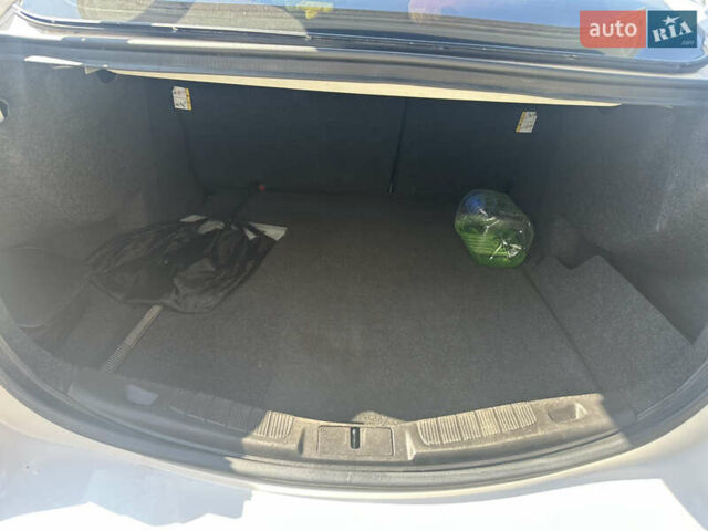 Форд Фьюжен 2015 у Львові на Automoto.ua Білий Форд Фьюжен, об'ємом двигуна 2 л та пробігом 200 тис. км за 9500 $, фото 5 на Automoto.ua