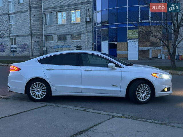 Білий Форд Фьюжен, об'ємом двигуна 2 л та пробігом 203 тис. км за 11500 $, фото 3 на Automoto.ua