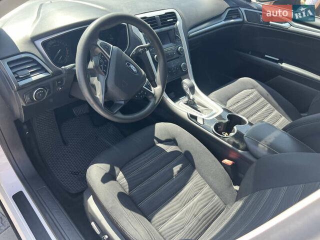 Форд Фьюжн 2015 в Полтаве на Automoto.ua Белый Форд Фьюжн, объемом двигателя 2.49 л и пробегом 210 тыс. км за 10200 $, фото 7 на Automoto.ua