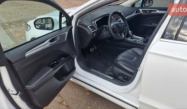 Білий Форд Фьюжен, об'ємом двигуна 2 л та пробігом 130 тис. км за 14900 $, фото 6 на Automoto.ua