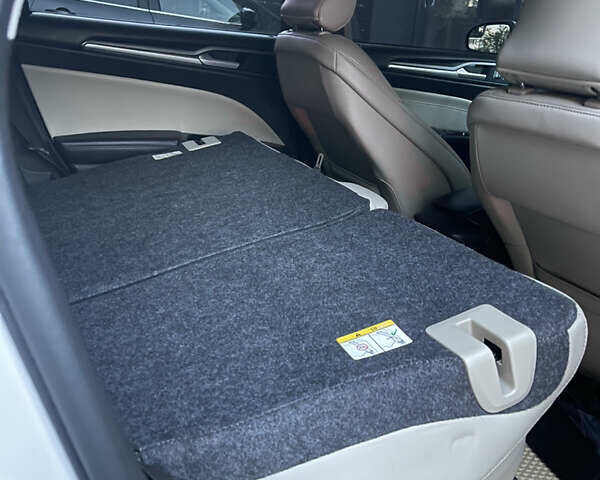 Белый Форд Фьюжн, объемом двигателя 2 л и пробегом 253 тыс. км за 9900 $, фото 5 на Automoto.ua