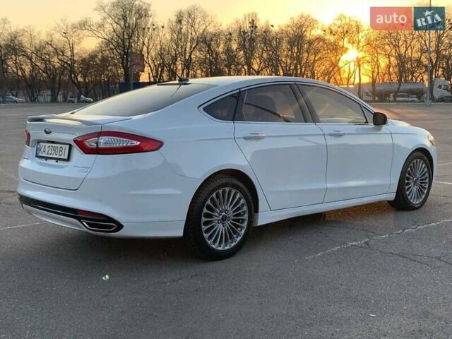 Білий Форд Фьюжен, об'ємом двигуна 2 л та пробігом 200 тис. км за 10500 $, фото 4 на Automoto.ua