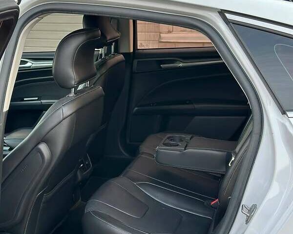 Белый Форд Фьюжн, объемом двигателя 2 л и пробегом 185 тыс. км за 8900 $, фото 7 на Automoto.ua