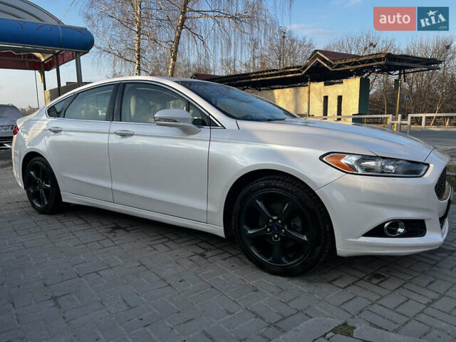 Білий Форд Фьюжен, об'ємом двигуна 2 л та пробігом 152 тис. км за 10500 $, фото 1 на Automoto.ua