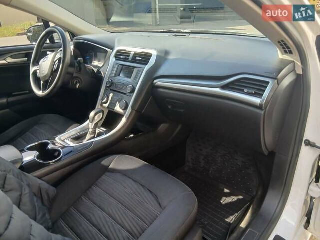 Білий Форд Фьюжен, об'ємом двигуна 2.5 л та пробігом 211 тис. км за 7900 $, фото 4 на Automoto.ua