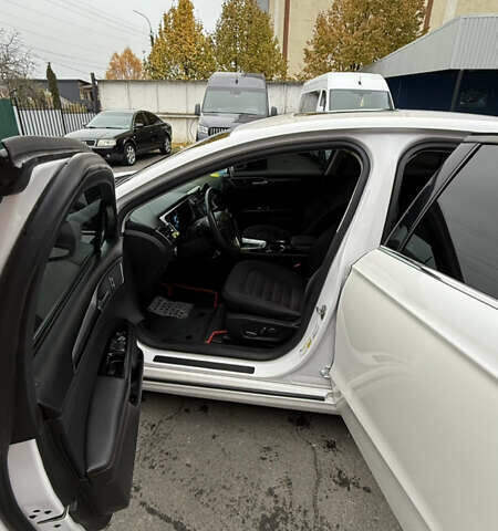 Белый Форд Фьюжн, объемом двигателя 2.5 л и пробегом 240 тыс. км за 9300 $, фото 13 на Automoto.ua