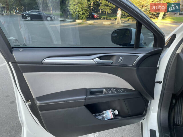 Білий Форд Фьюжен, об'ємом двигуна 2 л та пробігом 169 тис. км за 13000 $, фото 7 на Automoto.ua