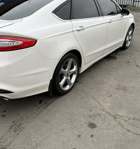 Белый Форд Фьюжн, объемом двигателя 2.5 л и пробегом 240 тыс. км за 9300 $, фото 4 на Automoto.ua