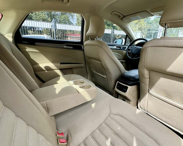 Білий Форд Фьюжен, об'ємом двигуна 2.5 л та пробігом 130 тис. км за 8700 $, фото 24 на Automoto.ua
