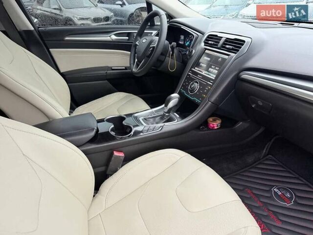 Білий Форд Фьюжен, об'ємом двигуна 2 л та пробігом 127 тис. км за 16000 $, фото 18 на Automoto.ua