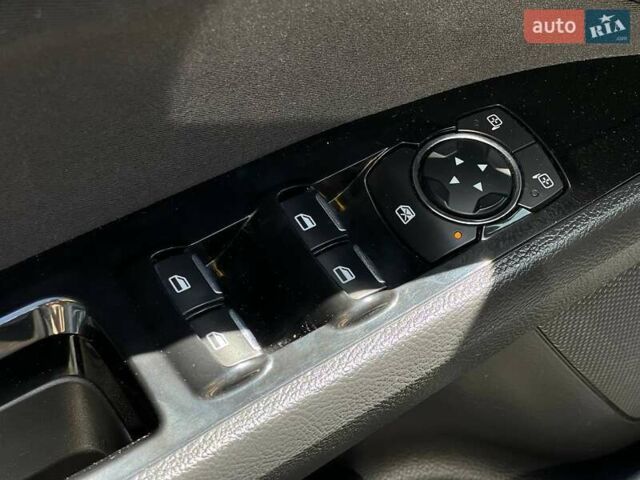 Білий Форд Фьюжен, об'ємом двигуна 2 л та пробігом 75 тис. км за 12900 $, фото 13 на Automoto.ua