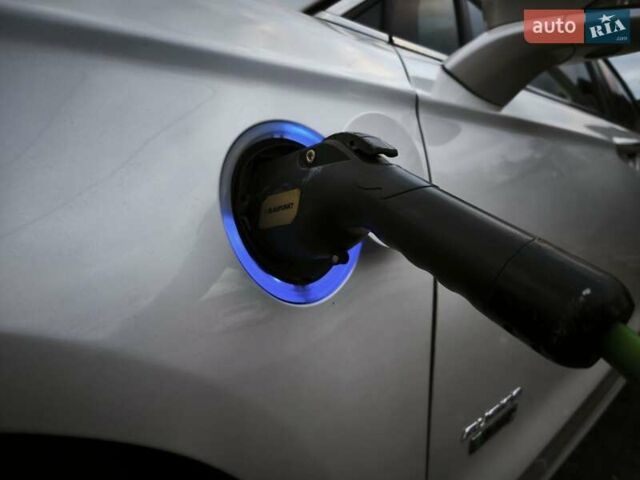 Білий Форд Фьюжен, об'ємом двигуна 2 л та пробігом 108 тис. км за 15000 $, фото 13 на Automoto.ua