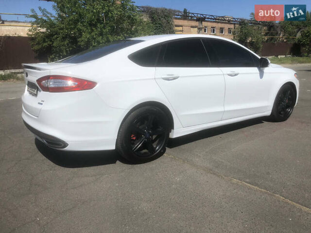 Белый Форд Фьюжн, объемом двигателя 2 л и пробегом 172 тыс. км за 10500 $, фото 2 на Automoto.ua