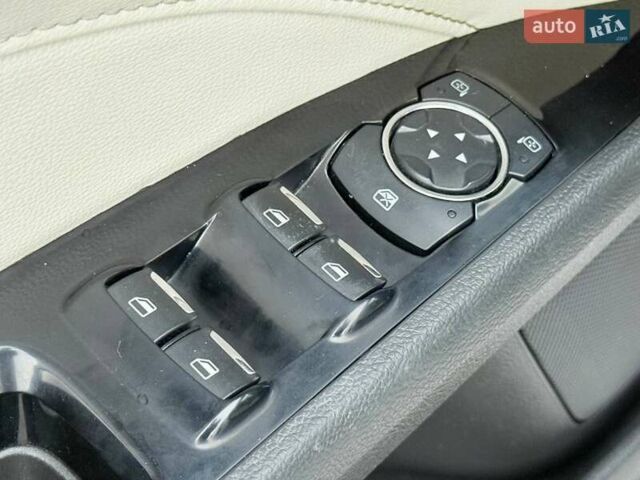 Білий Форд Фьюжен, об'ємом двигуна 2 л та пробігом 127 тис. км за 16000 $, фото 33 на Automoto.ua