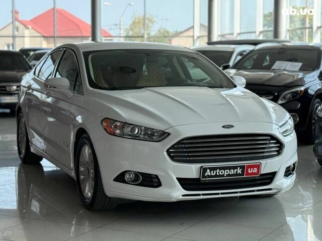 Белый Форд Фьюжн, объемом двигателя 2 л и пробегом 224 тыс. км за 11490 $, фото 2 на Automoto.ua