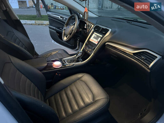 Білий Форд Фьюжен, об'ємом двигуна 2 л та пробігом 203 тис. км за 11500 $, фото 17 на Automoto.ua