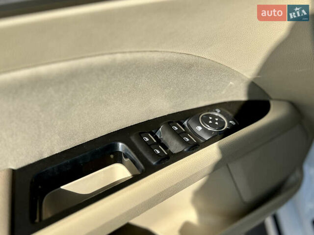 Белый Форд Фьюжн, объемом двигателя 2.49 л и пробегом 199 тыс. км за 9500 $, фото 16 на Automoto.ua