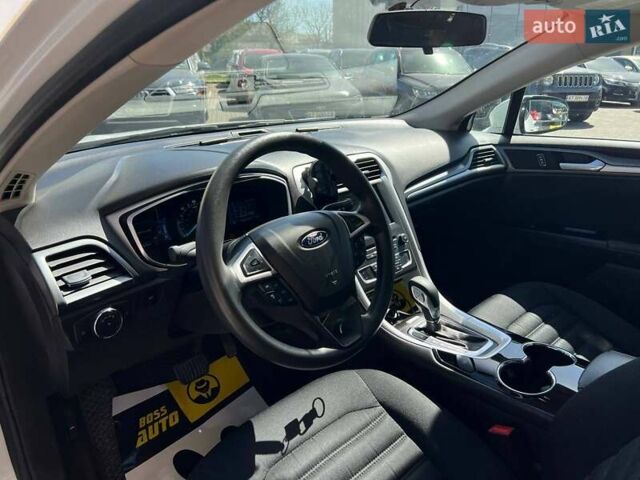 Білий Форд Фьюжен, об'ємом двигуна 2 л та пробігом 75 тис. км за 12900 $, фото 6 на Automoto.ua