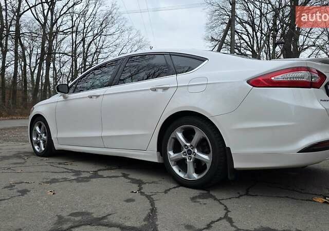 Білий Форд Фьюжен, об'ємом двигуна 2.49 л та пробігом 241 тис. км за 9400 $, фото 8 на Automoto.ua
