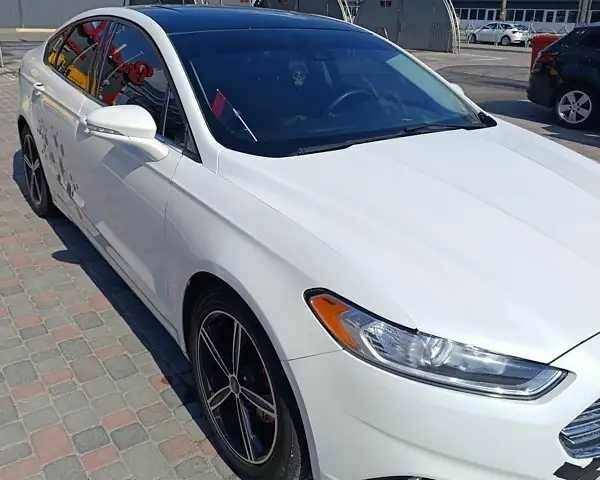 Білий Форд Фьюжен, об'ємом двигуна 2 л та пробігом 145 тис. км за 11700 $, фото 2 на Automoto.ua