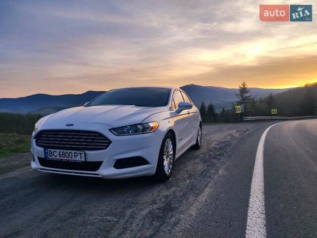 Белый Форд Фьюжн, объемом двигателя 2 л и пробегом 215 тыс. км за 10550 $, фото 2 на Automoto.ua